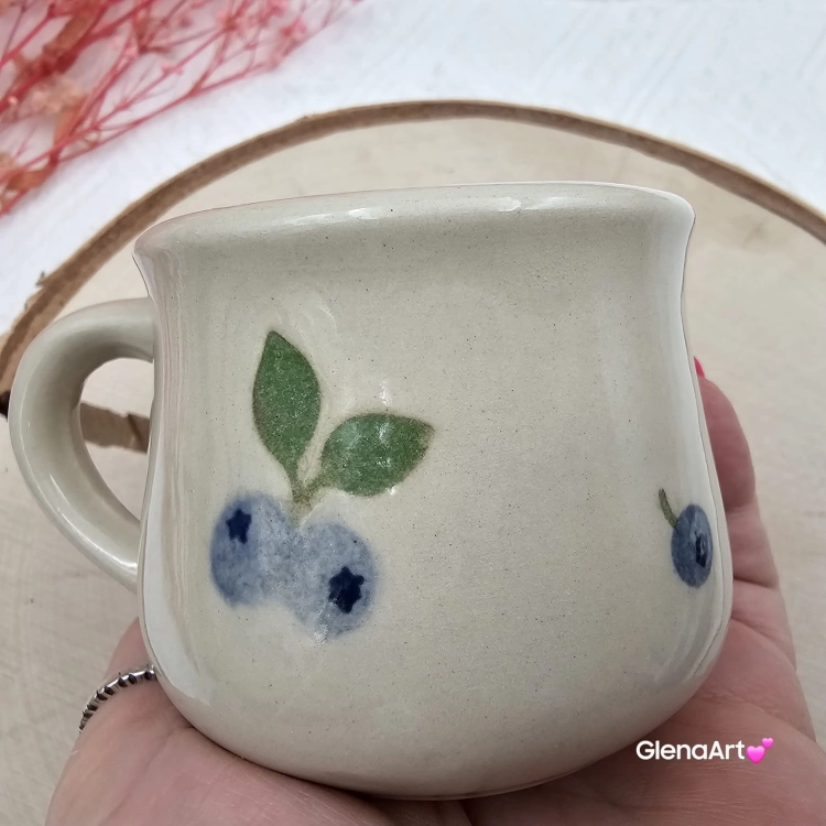 Kubek jagody ceramiczny slow i jagódki Glena Art beczułka mała kubeczek z uszkiem do kawy herbaty ulubiony kubek z napisem slow i jagódkami ceramiczny ceramika 120 ml
