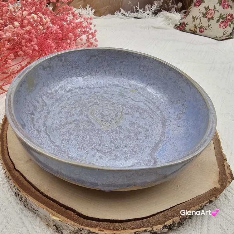 Miska ceramiczna truskawka jasna lawenda Glena Art talerz głęboki na zupę 0,8 l ceramiczny niebieski ceramika rękodzieło ręcznie robiona z formy miska talerz do zupy z jasnej masy kamionkowej jasny niebieski z odciskiem truskawki