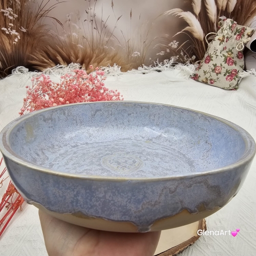 Miska ceramiczna truskawka jasna lawenda Glena Art talerz głęboki na zupę 0,8 l ceramiczny niebieski ceramika rękodzieło ręcznie robiona z formy miska talerz do zupy z jasnej masy kamionkowej jasny niebieski z odciskiem truskawki