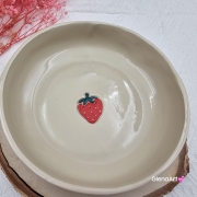 Miska ceramiczna truskawka Glena Art talerz głęboki na zupę 0,8 l ceramiczny ceramika rękodzieło ręcznie robiona z formy miska talerz do zupy z jasnej masy kamionkowej malowana czerwona truskawka
