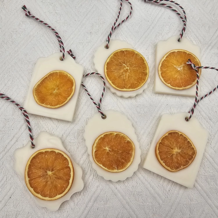Zawieszka florencka z wosku sojowego zawieszki świąteczne o zapachu Christmas Magic naturalna z dodatkami świątecznymi i na sznurku naturalna zawieszka na choinkę do szafy woskowa zawieszka wosk sojowy zawieszka naturalna z suszonymi dodatkami pomarańczy