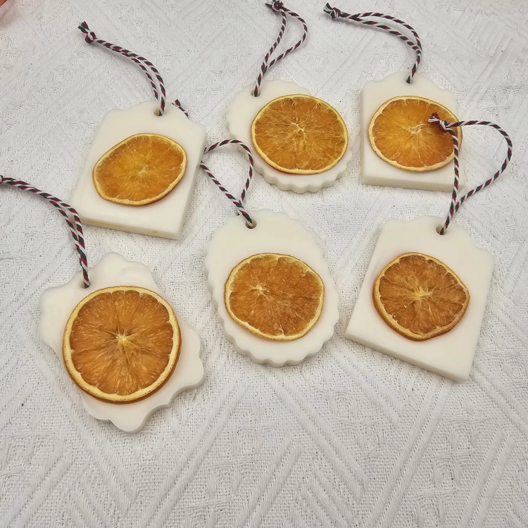 Zawieszka florencka z wosku sojowego zawieszki świąteczne o zapachu Christmas Magic naturalna z dodatkami świątecznymi i na sznurku naturalna zawieszka na choinkę do szafy woskowa zawieszka wosk sojowy zawieszka naturalna z suszonymi dodatkami pomarańczy