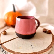 Kubek ceramiczny Beczułka z uchem ręcznie robiony 320 ml - MALINA rękodzieło kolor malinowy