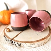 Kubek ceramiczny Beczułka z uchem ręcznie robiony 320 ml - MALINA rękodzieło kolor malinowy